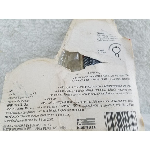 Fun World Living Nightmare Theatrical Blood for Night Stalker Make up No Fangs - Picture 7 of 8